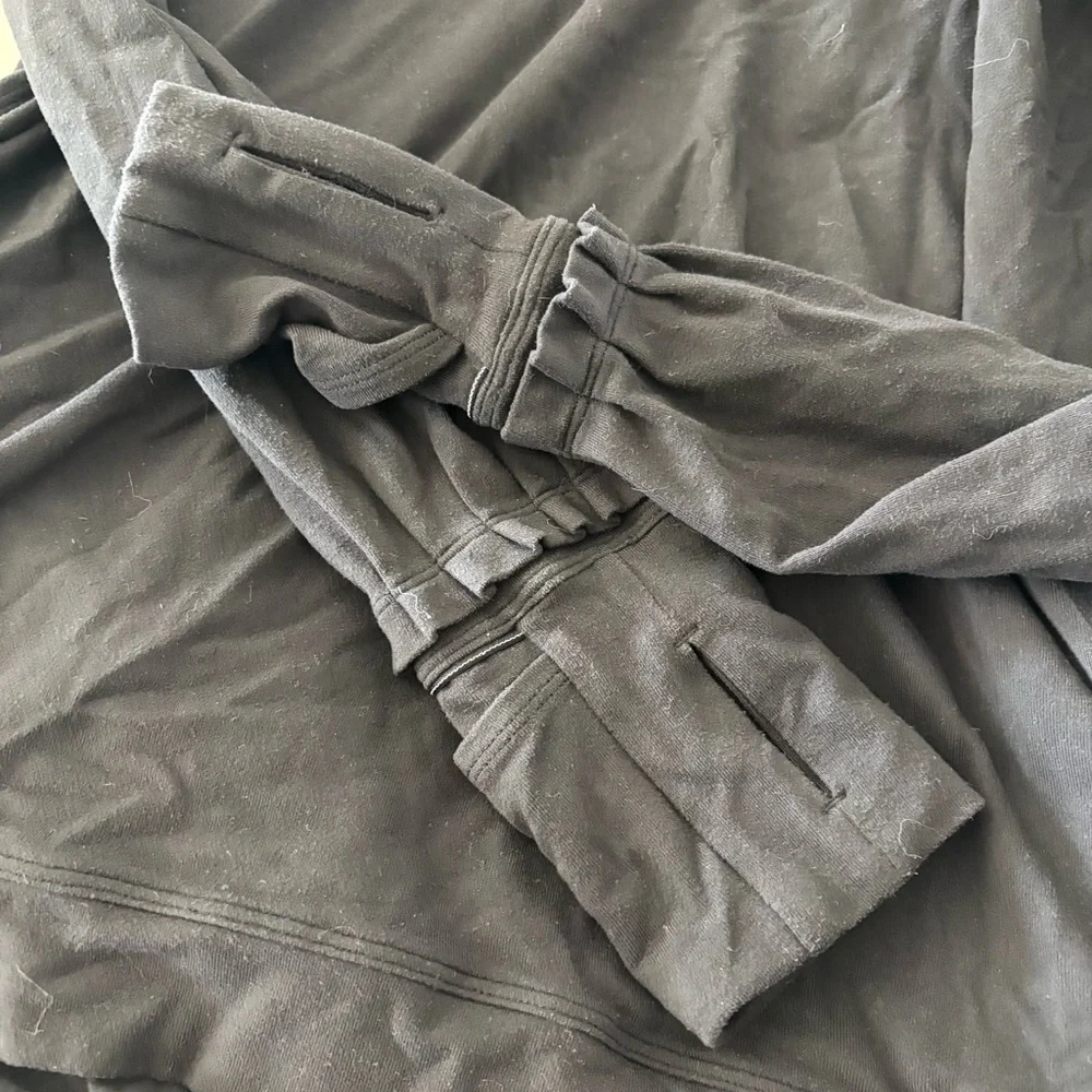 Lululemon Black Rulu long sleeve hooded Run Top Size 6 - Picture 2 of 7